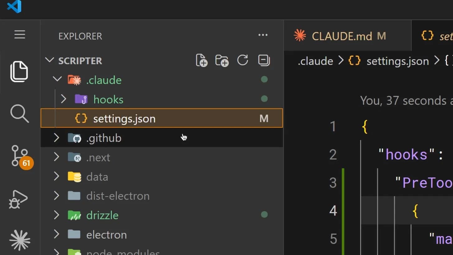 La carpeta .claude con su subcarpeta hooks y el archivo settings.json en el explorador de VS Code