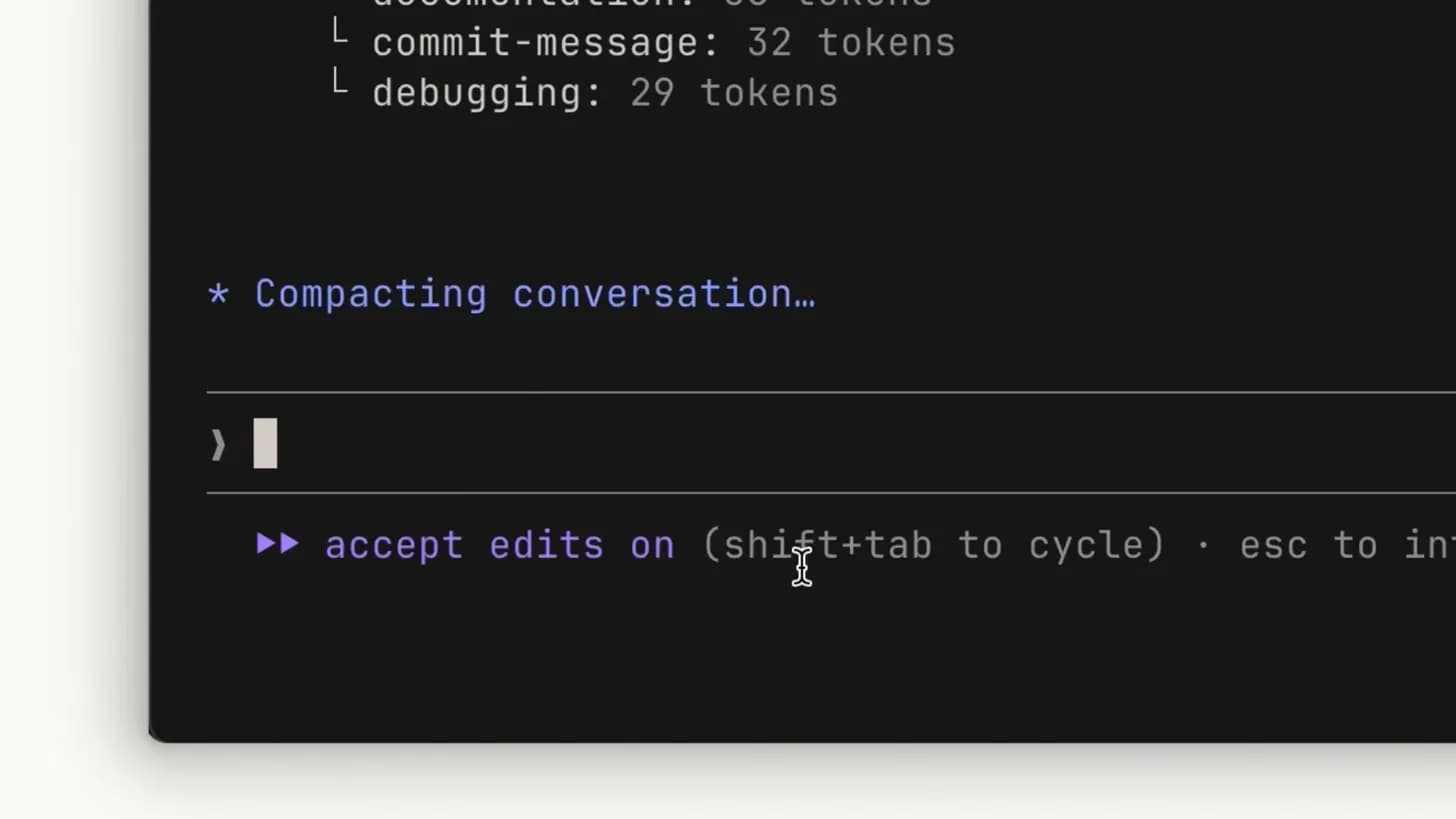 Claude Code compactando la conversación automáticamente